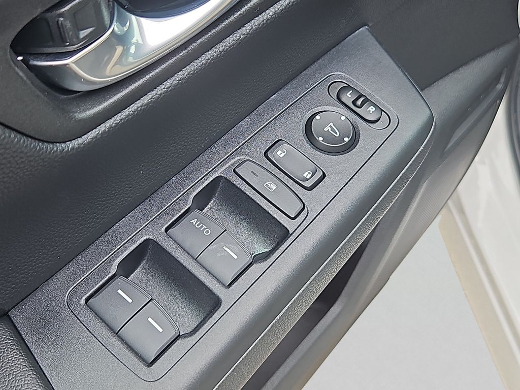 2025 Honda CR-V LX - Photo 21