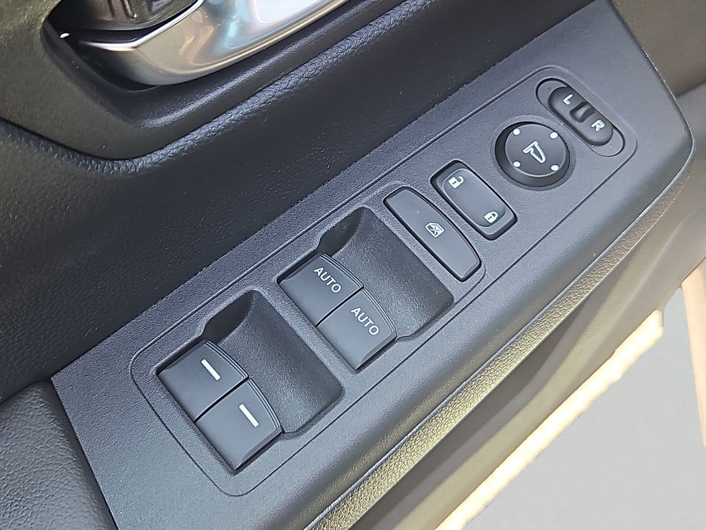 2025 Honda CR-V EX - Photo 25