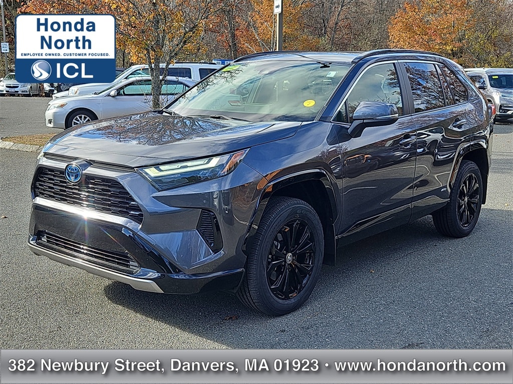 2024 Toyota RAV4 SE's photo