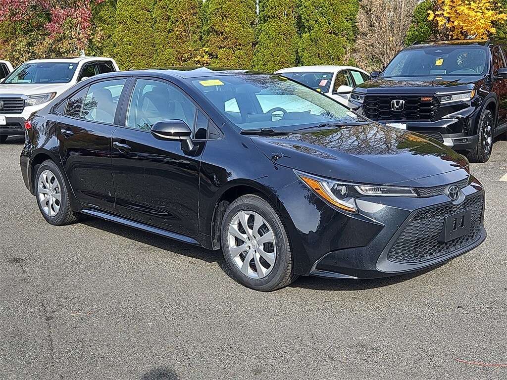 2022 Toyota Corolla LE photo 3