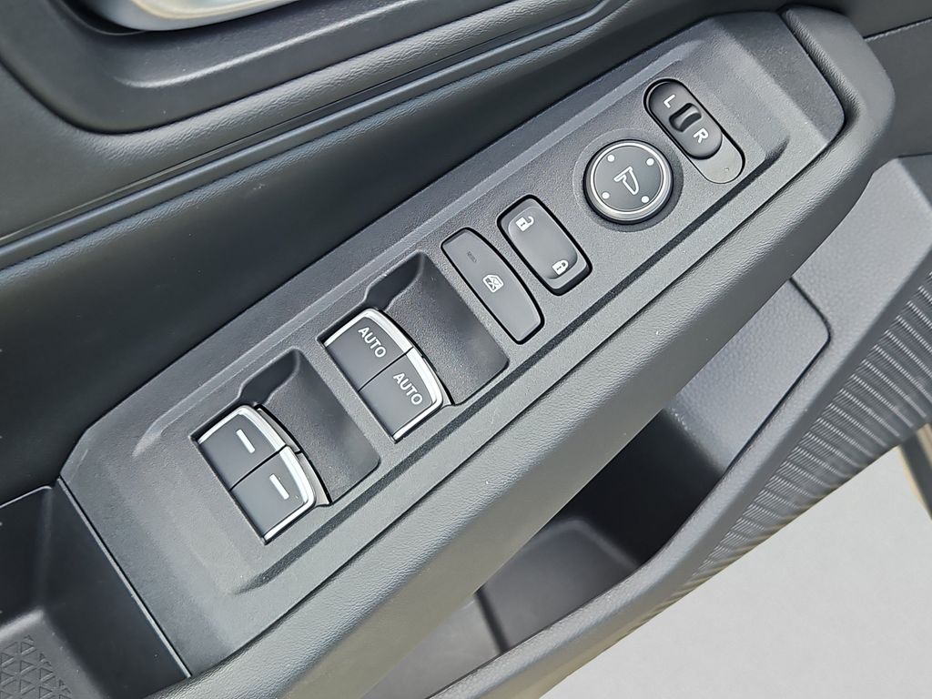 2025 Honda Accord SE - Photo 25