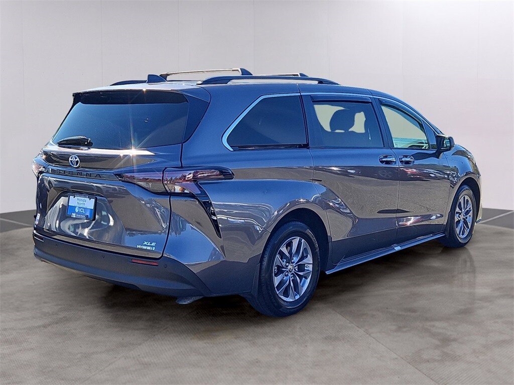 2024 Toyota Sienna XLE photo 4