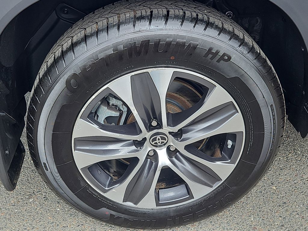 2022 Toyota Highlander XLE - Photo 8