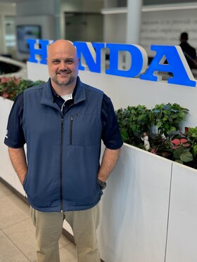 Staff member James Hahn from ID_03ef932a8a9d