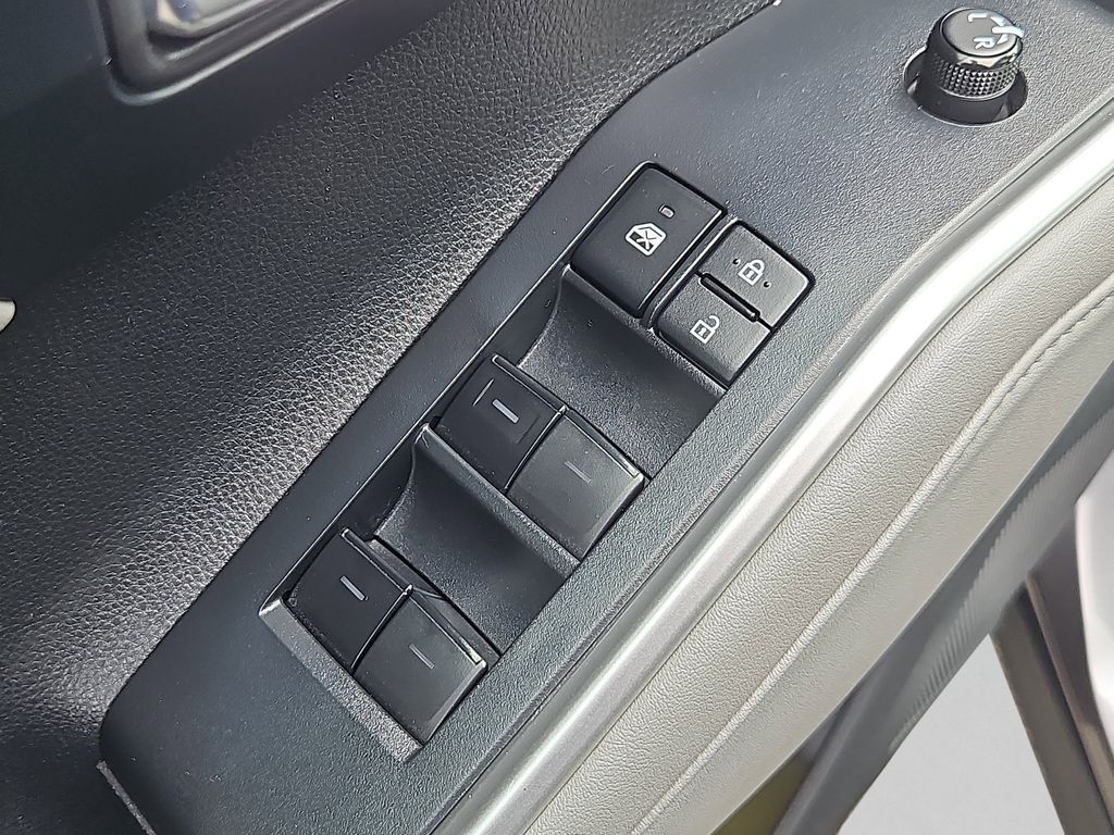 2022 Toyota Highlander XLE - Photo 25