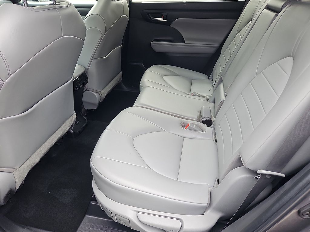 2022 Toyota Highlander XLE - Photo 29