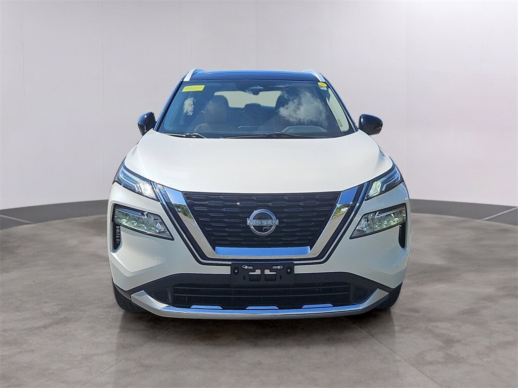 2023 Nissan Rogue Platinum photo 2