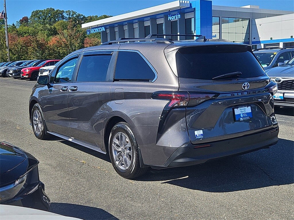 2024 Toyota Sienna XLE photo 4
