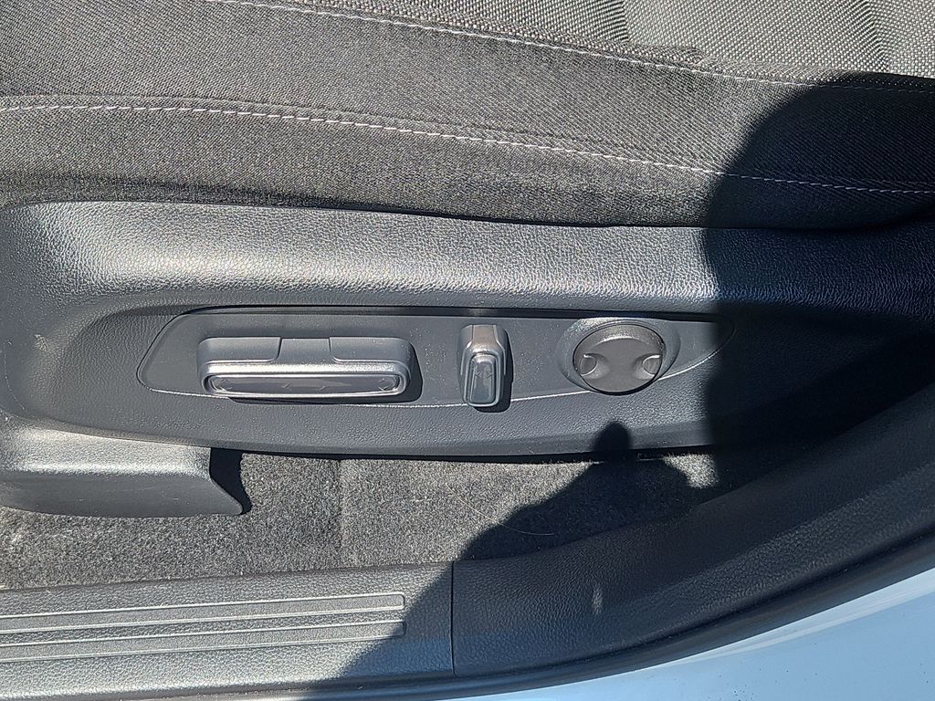 2025 Honda CR-V EX - Photo 20