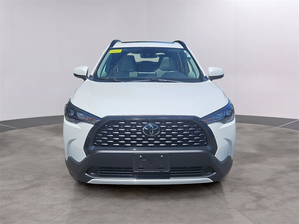 2022 Toyota Corolla Cross LE photo 2