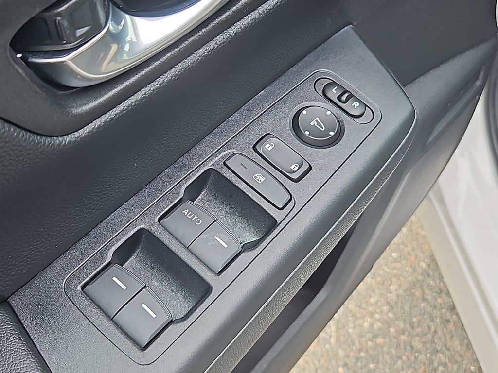 2025 Honda CR-V LX - Photo 21