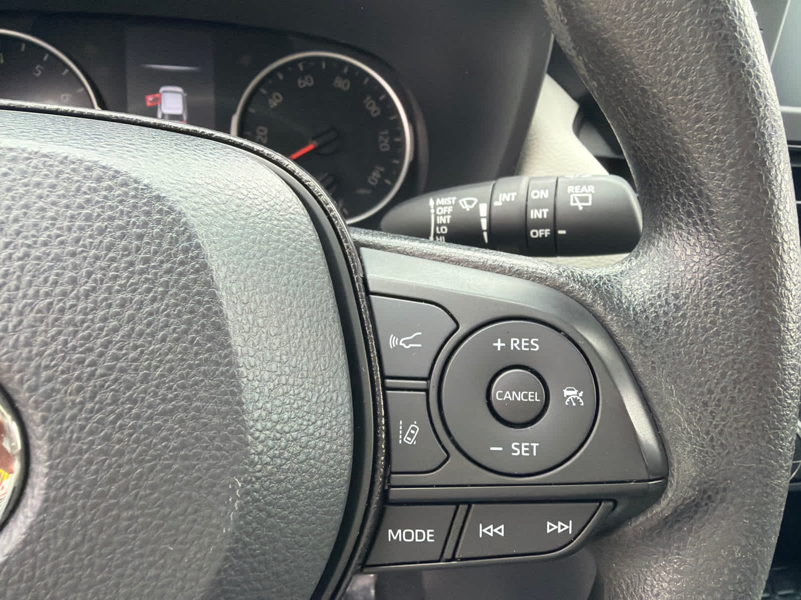 Thumbnail: 2021 Toyota RAV4 - 22