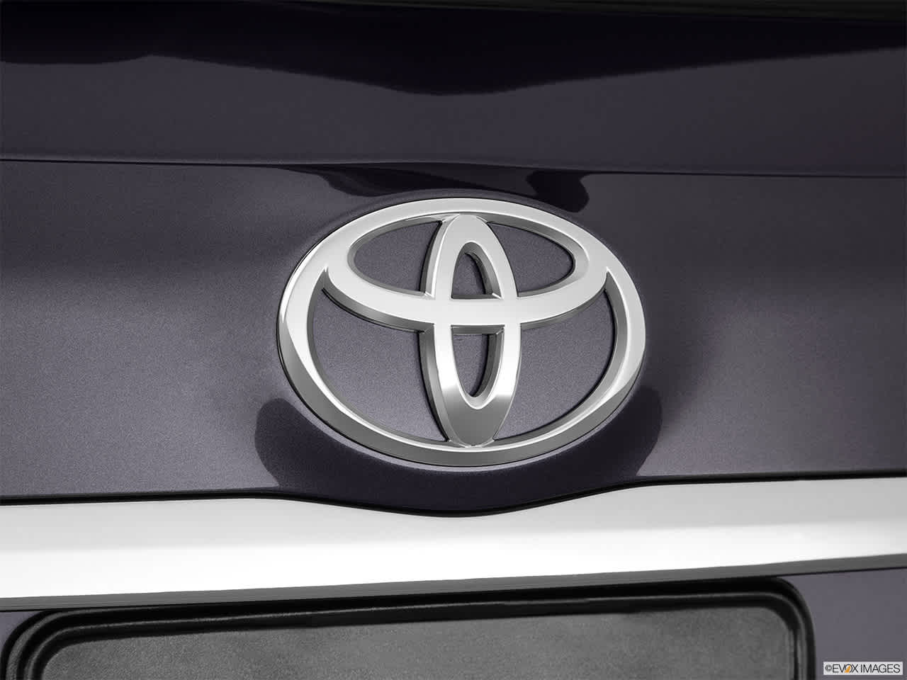 Thumbnail: 2012 Toyota RAV4 - 25