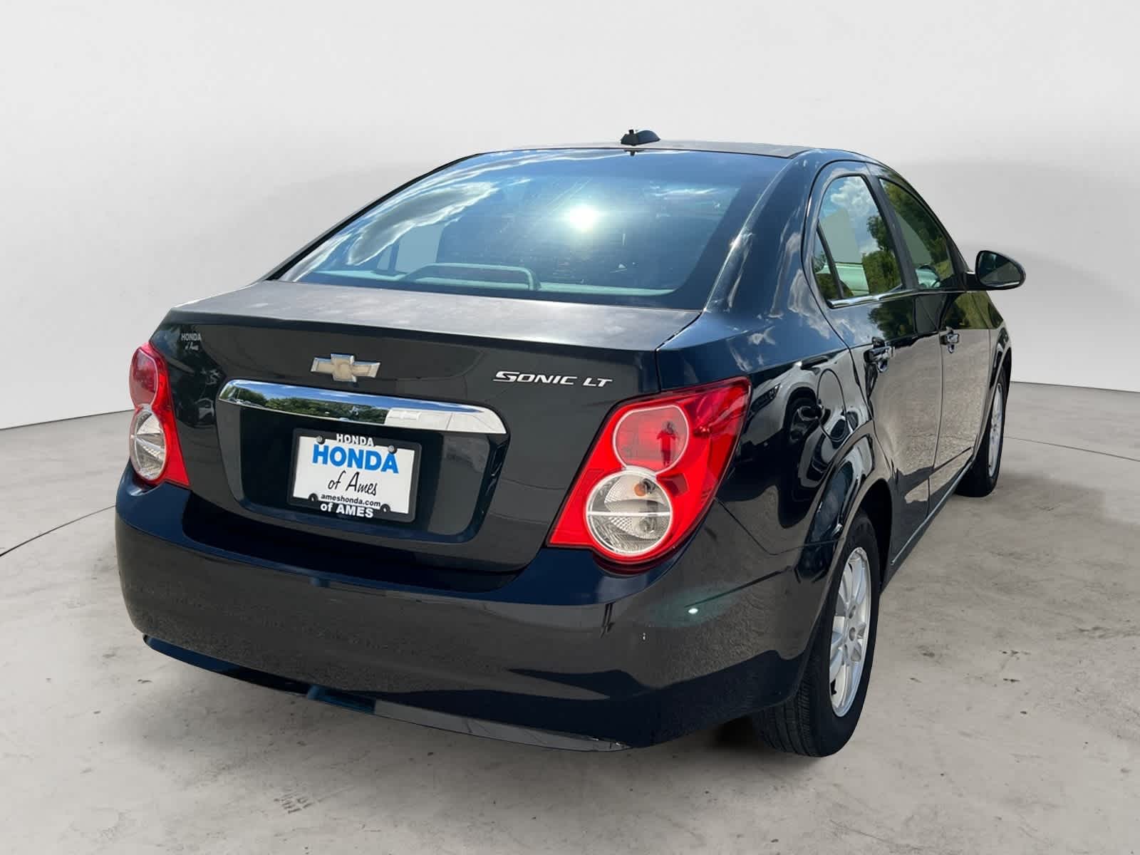 Thumbnail: 2015 Chevrolet Sonic - 3