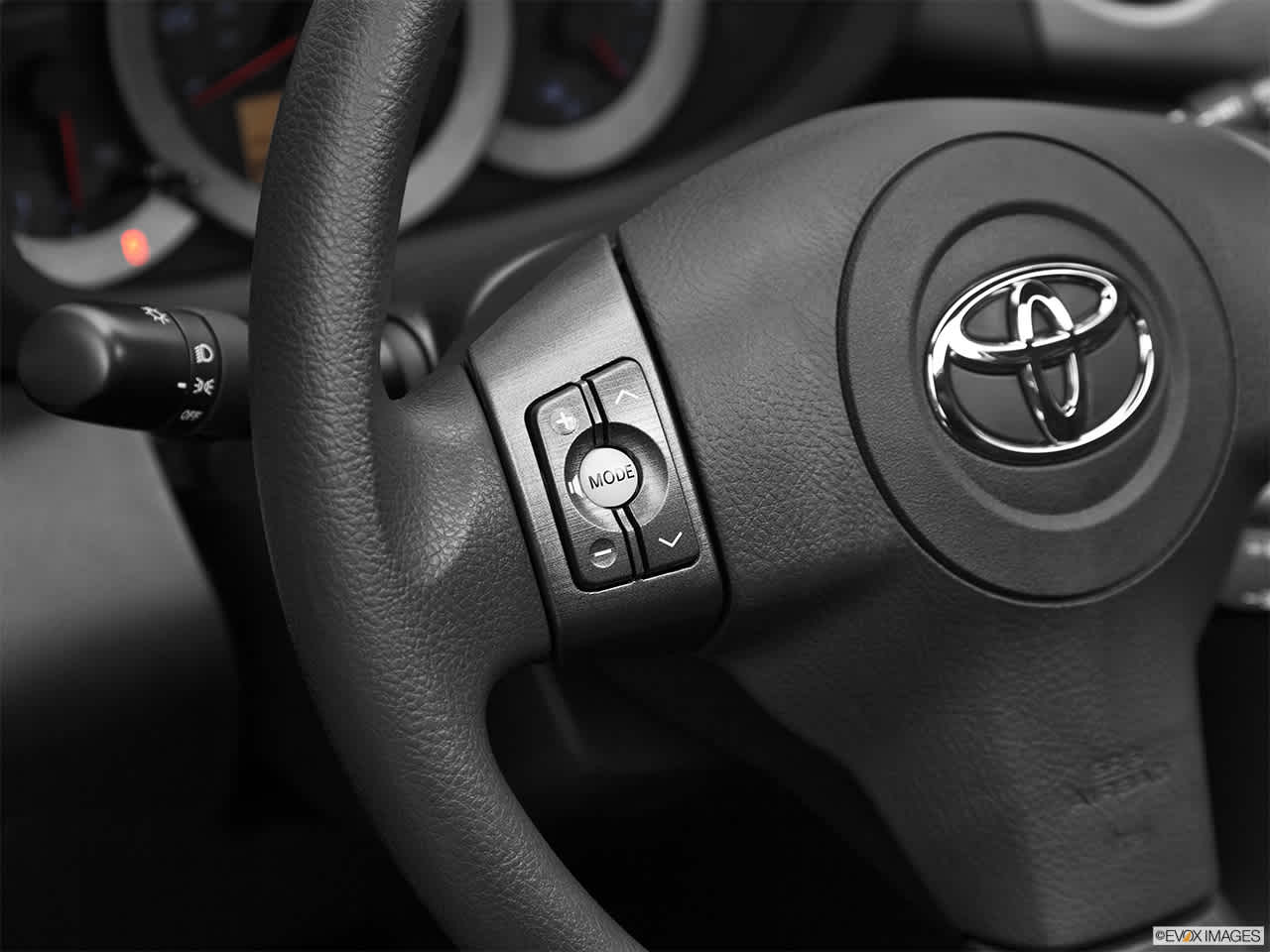 Thumbnail: 2012 Toyota RAV4 - 15