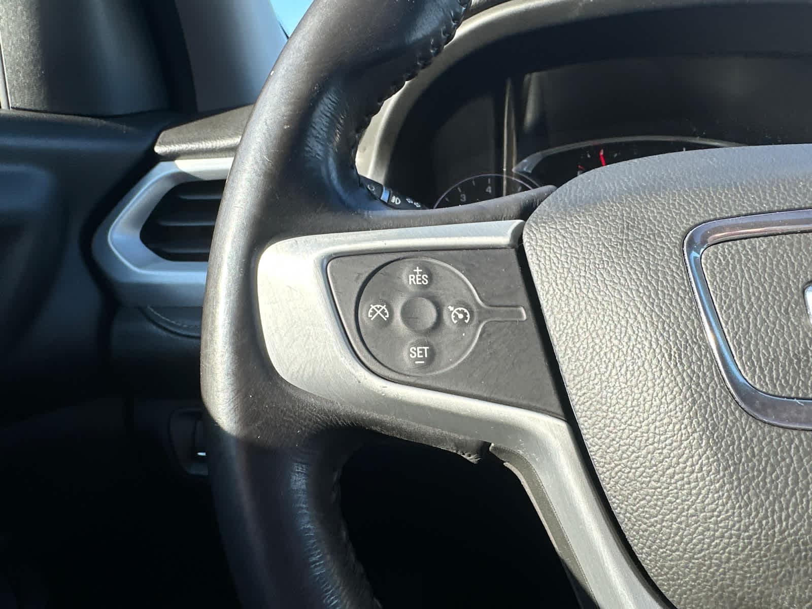 Thumbnail: 2018 GMC Acadia - 25