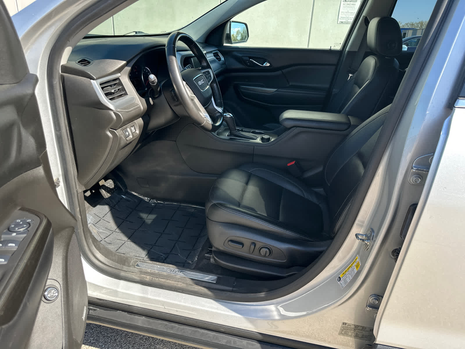 Thumbnail: 2017 GMC Acadia - 24