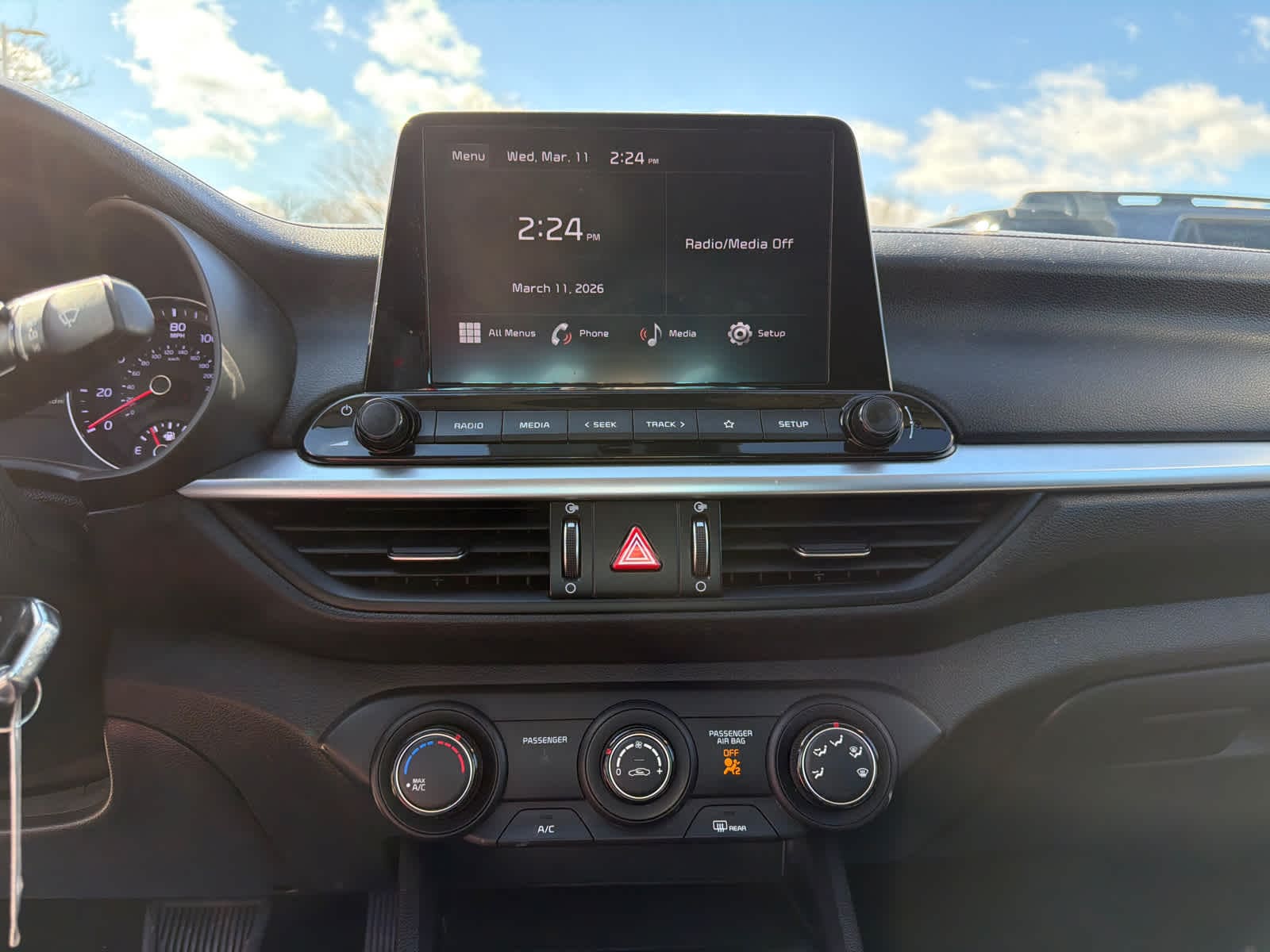 Thumbnail: 2022 Kia Forte - 23