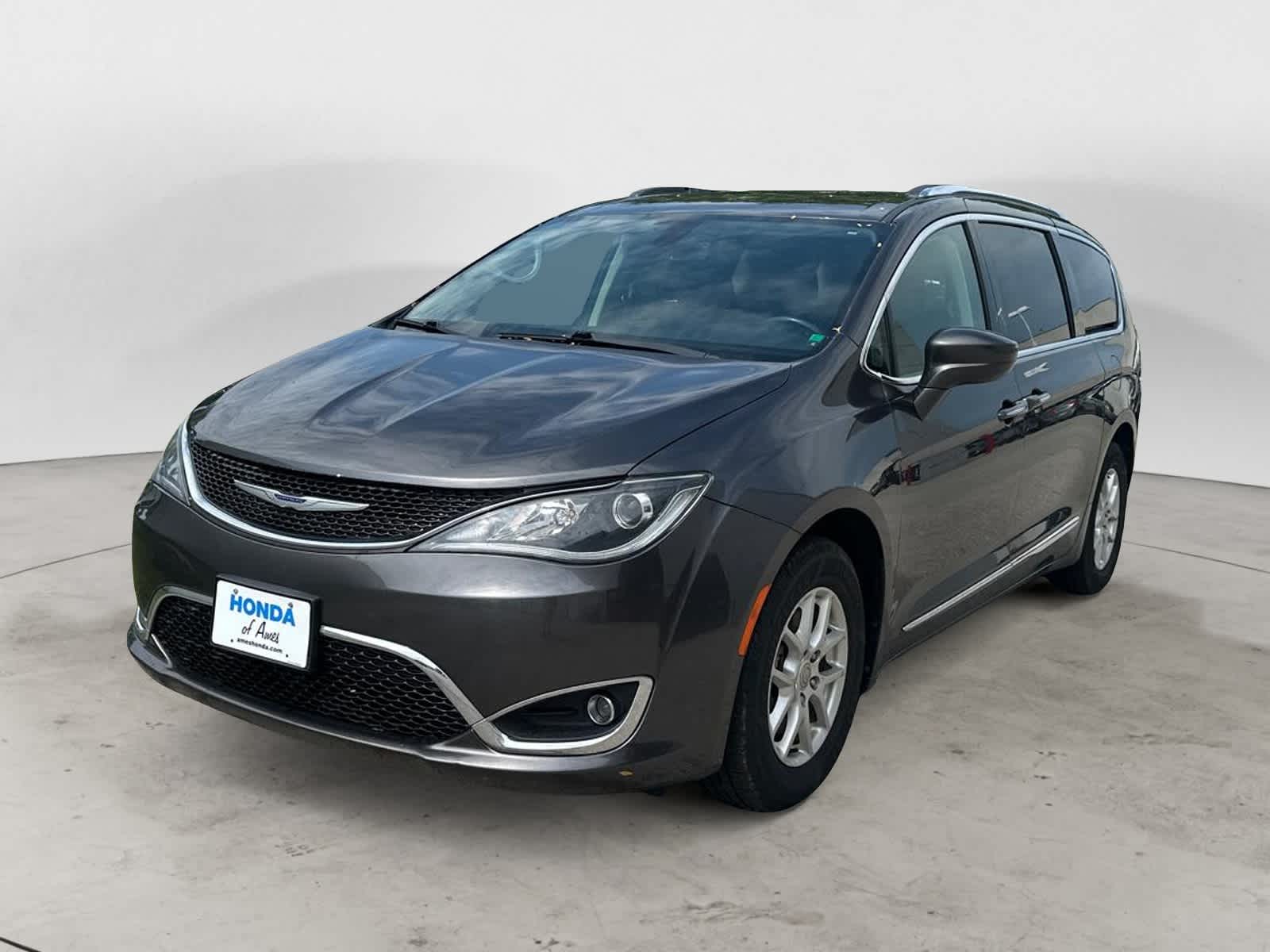 2020 Chrysler Pacifica Touring L -
                  Ames, IA