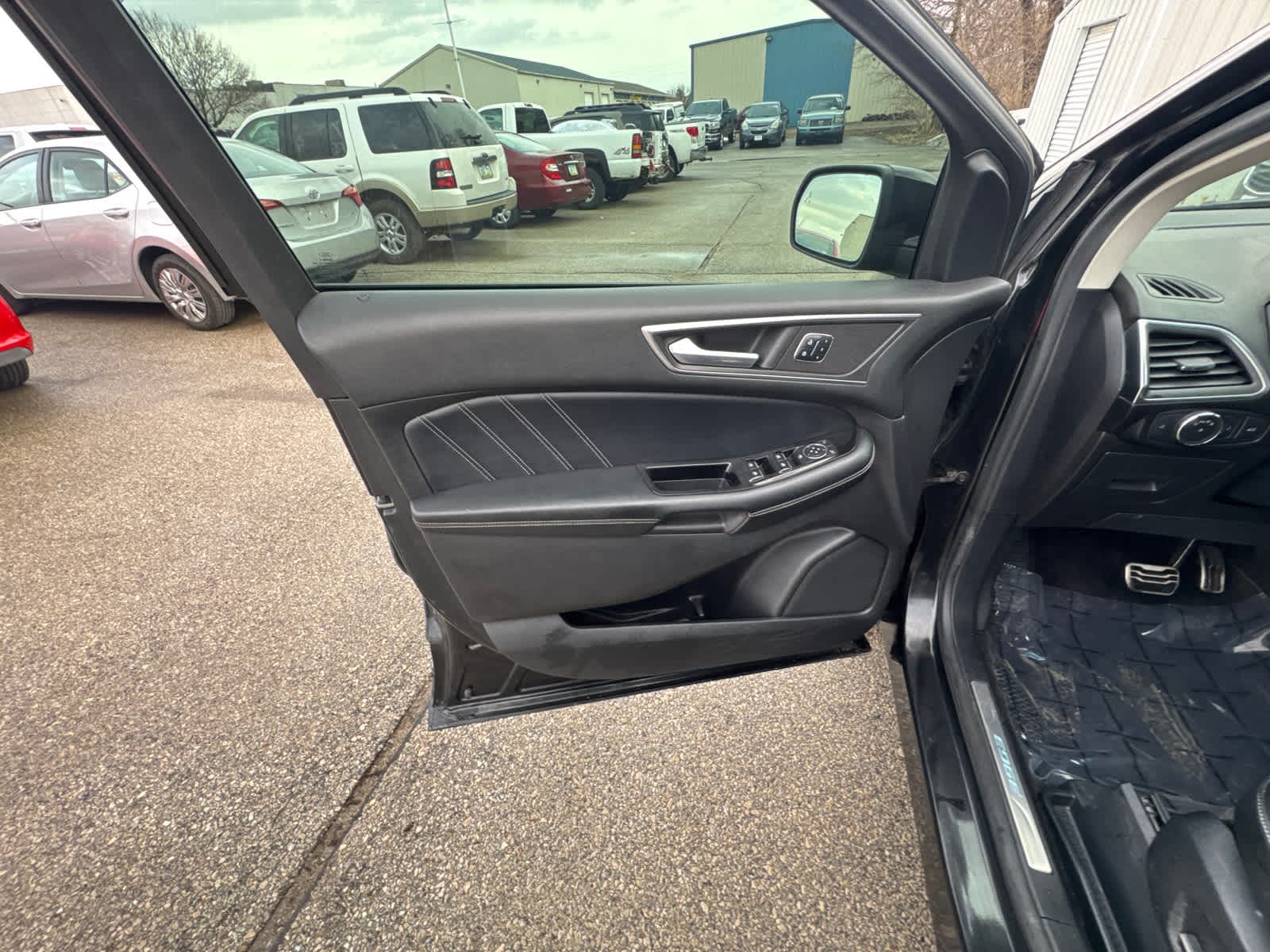 Thumbnail: 2015 Ford Edge - 14