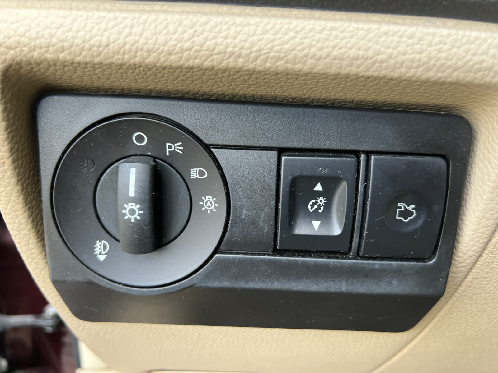 Thumbnail: 2011 Ford Fusion - 17
