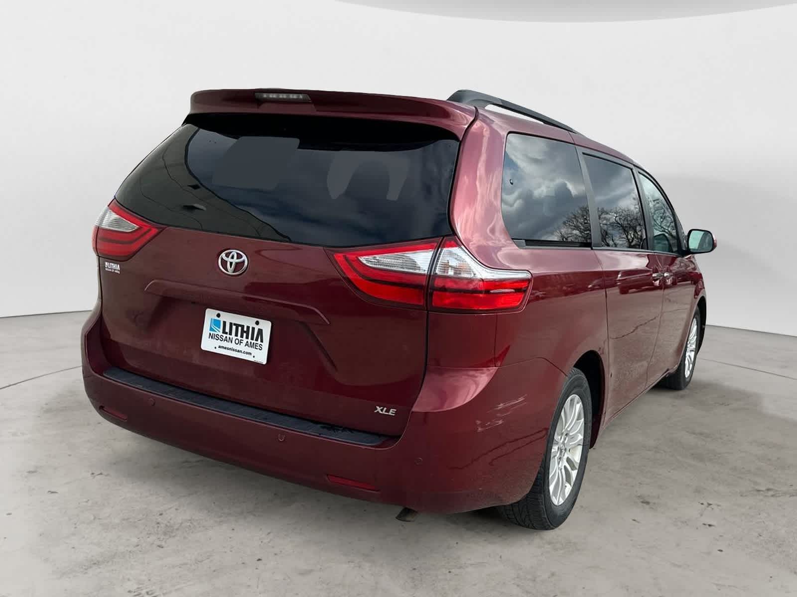 2015 Toyota Sienna XLE 6