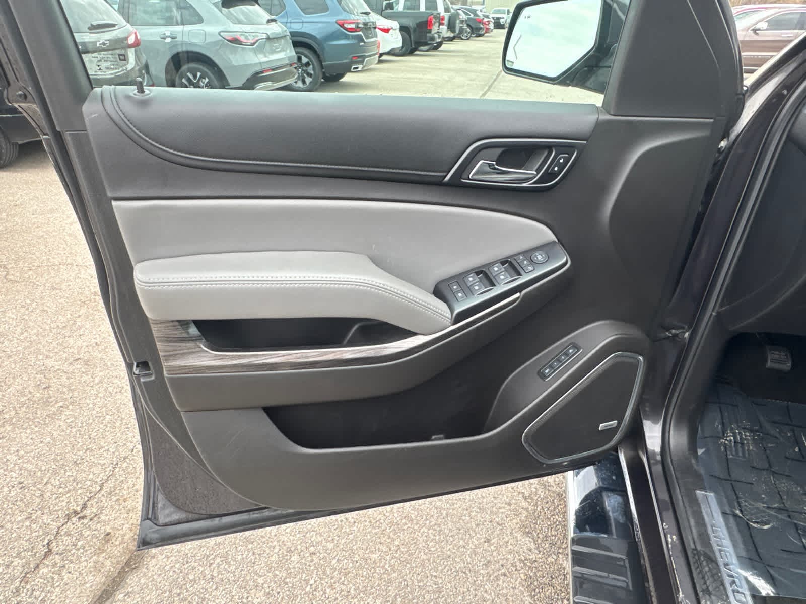 Thumbnail: 2017 Chevrolet Tahoe - 18