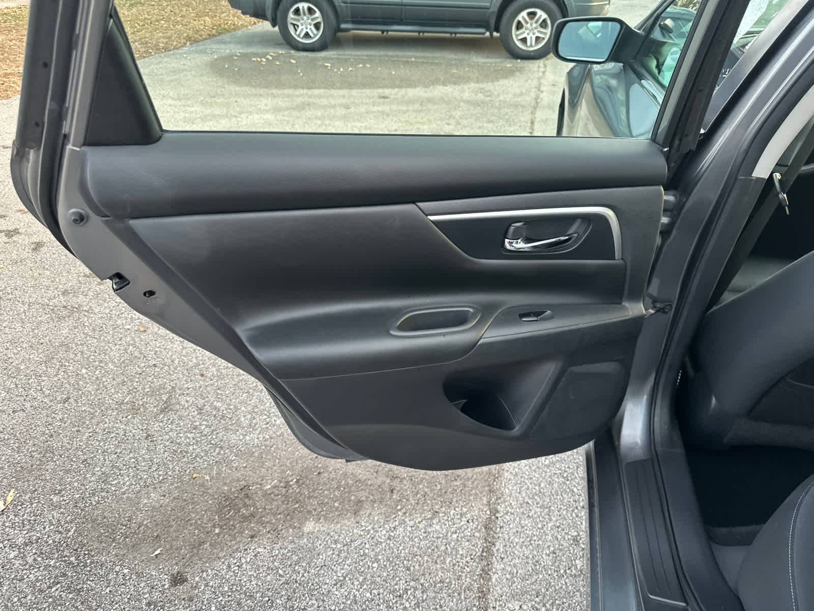 Thumbnail: 2017 Nissan Altima - 12