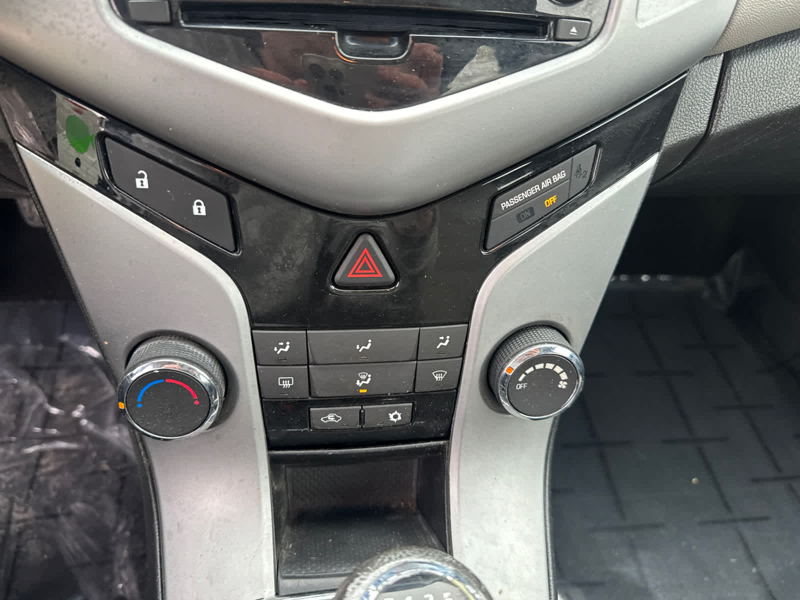 Thumbnail: 2013 Chevrolet Cruze - 24