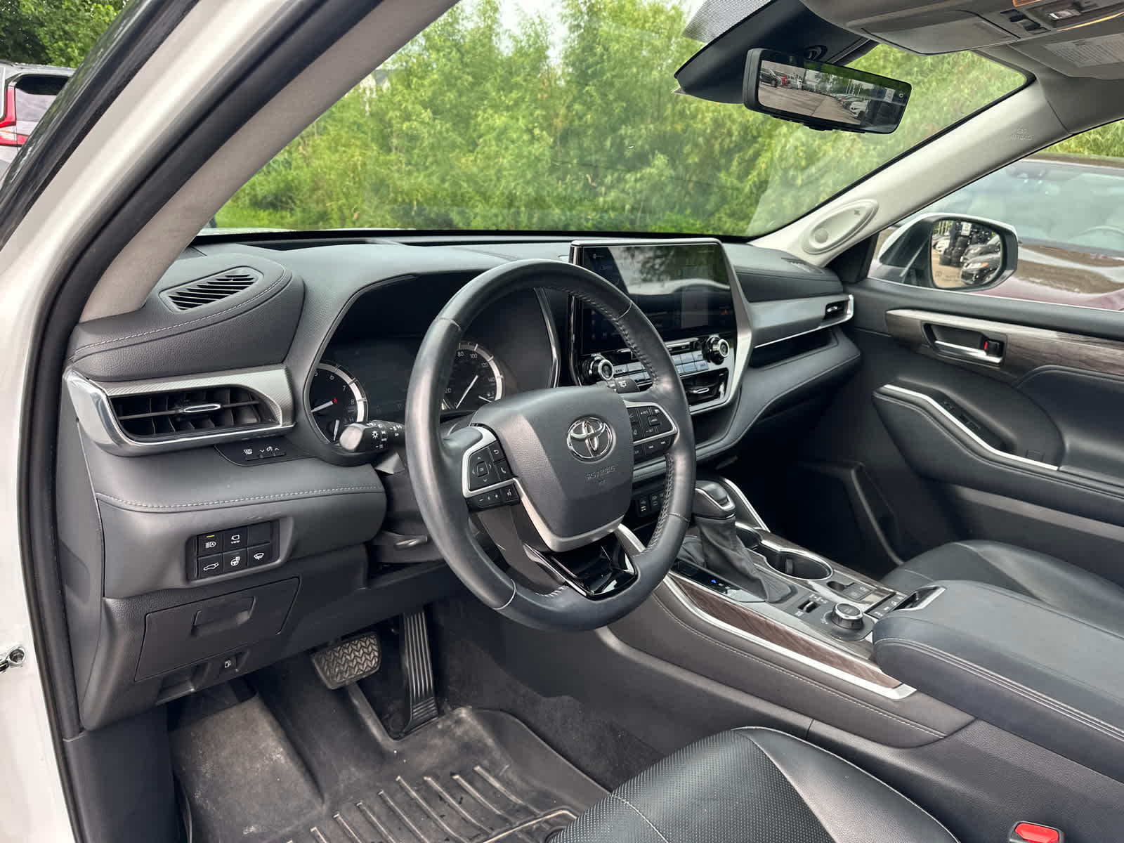 Thumbnail: 2022 Toyota Highlander - 14