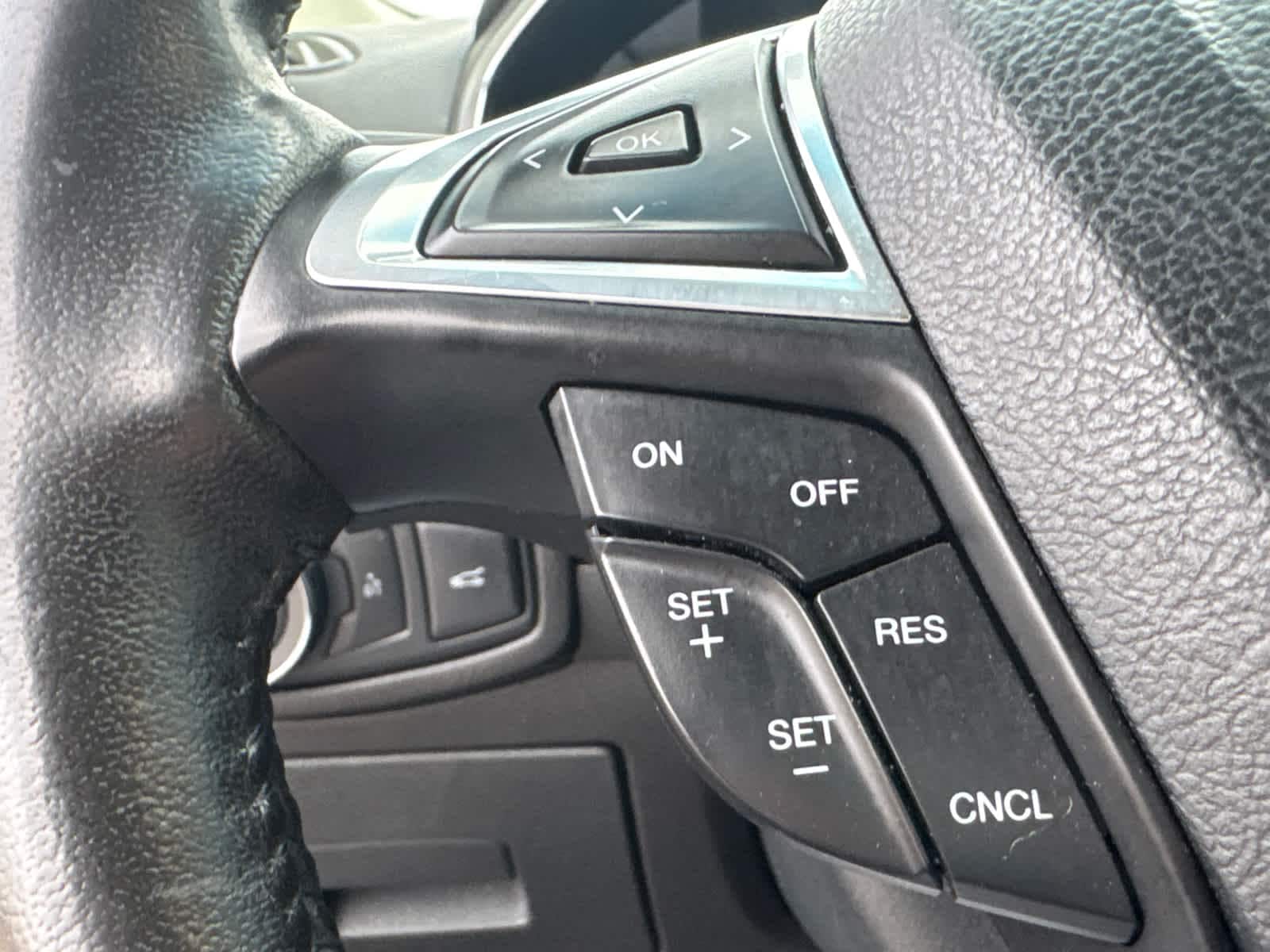 Thumbnail: 2015 Ford Edge - 25