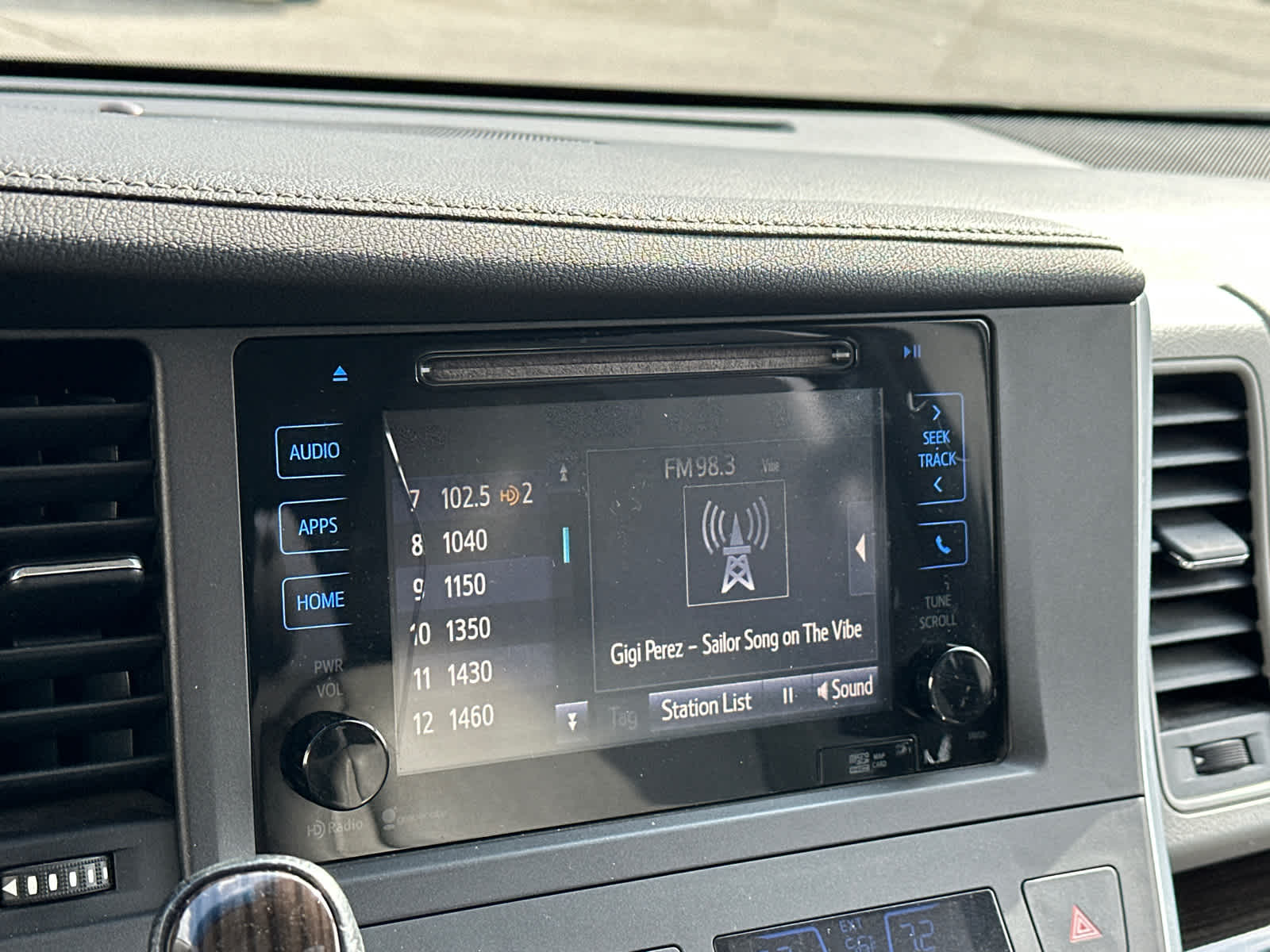 2015 Toyota Sienna XLE 14