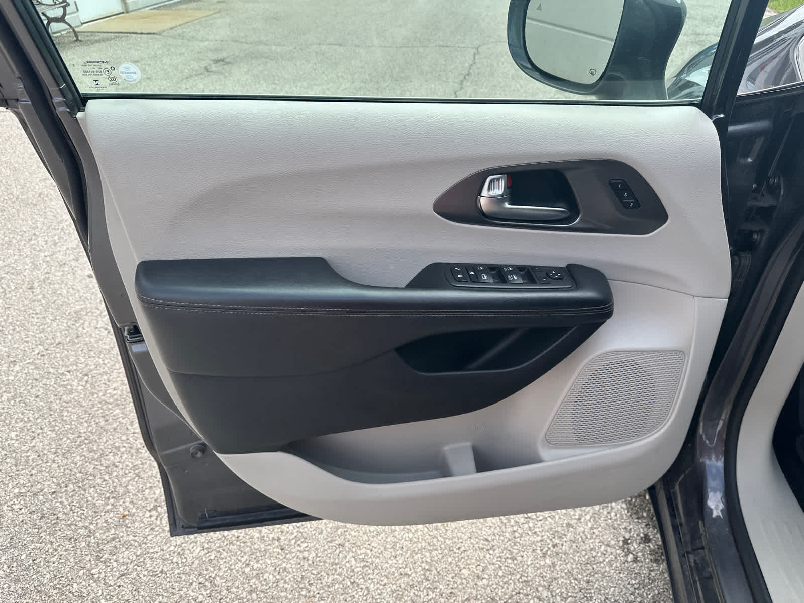 Thumbnail: 2020 Chrysler Pacifica - 12