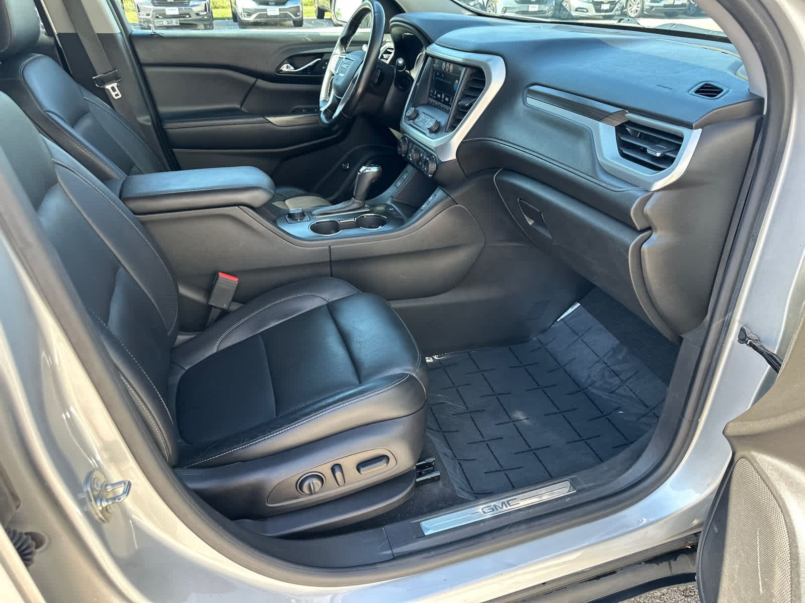 Thumbnail: 2017 GMC Acadia - 8