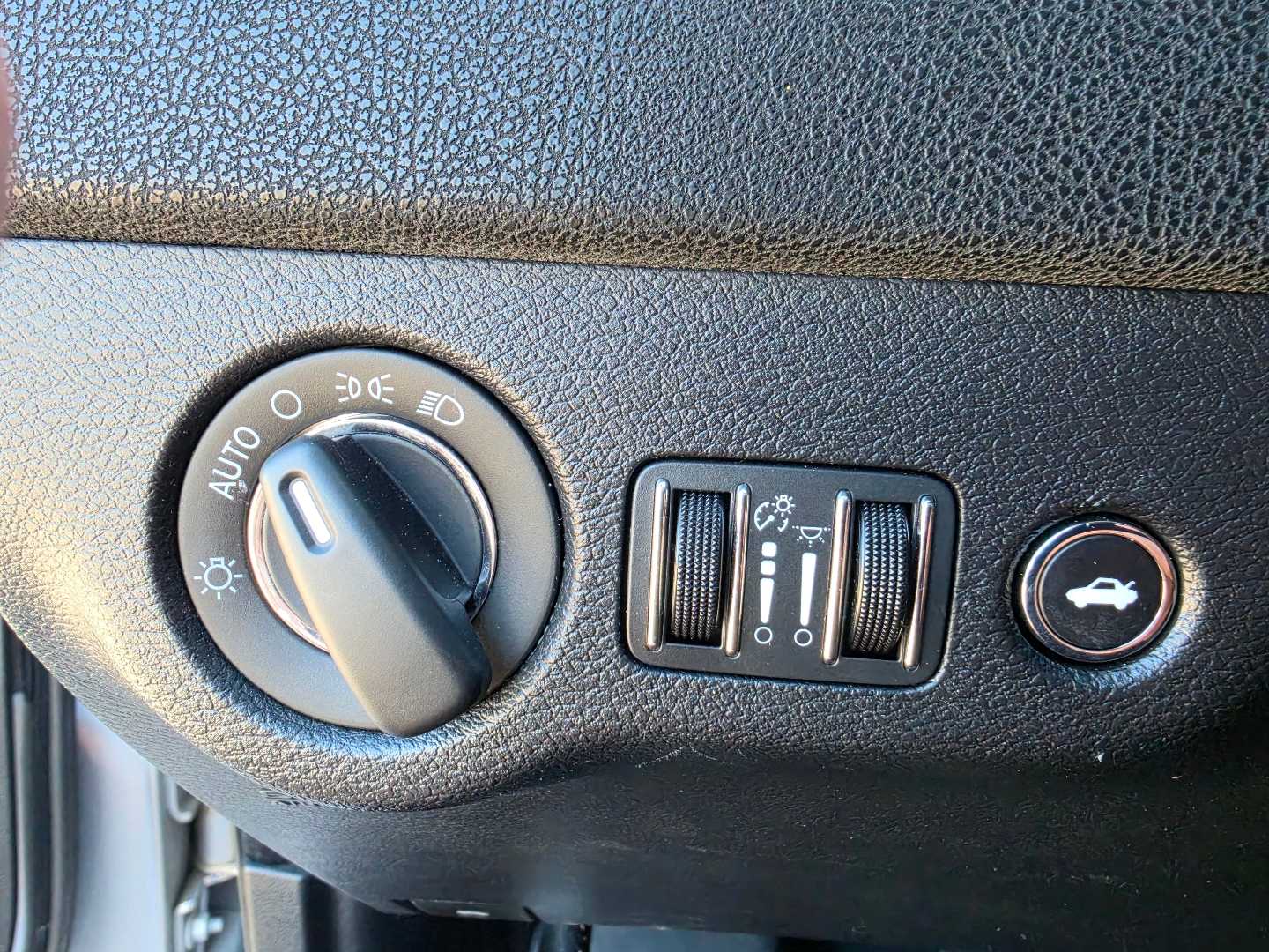 Thumbnail: 2015 Chrysler 300 - 18