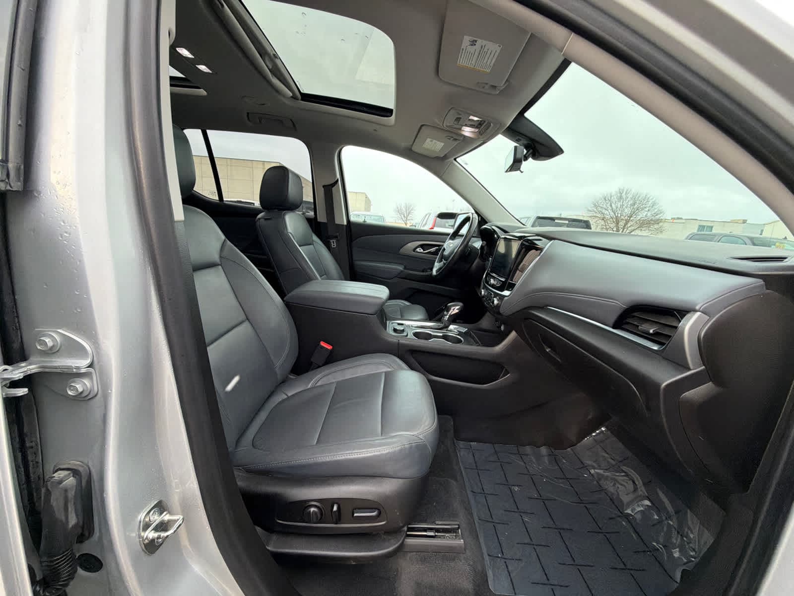 Thumbnail: 2021 Chevrolet Traverse - 8