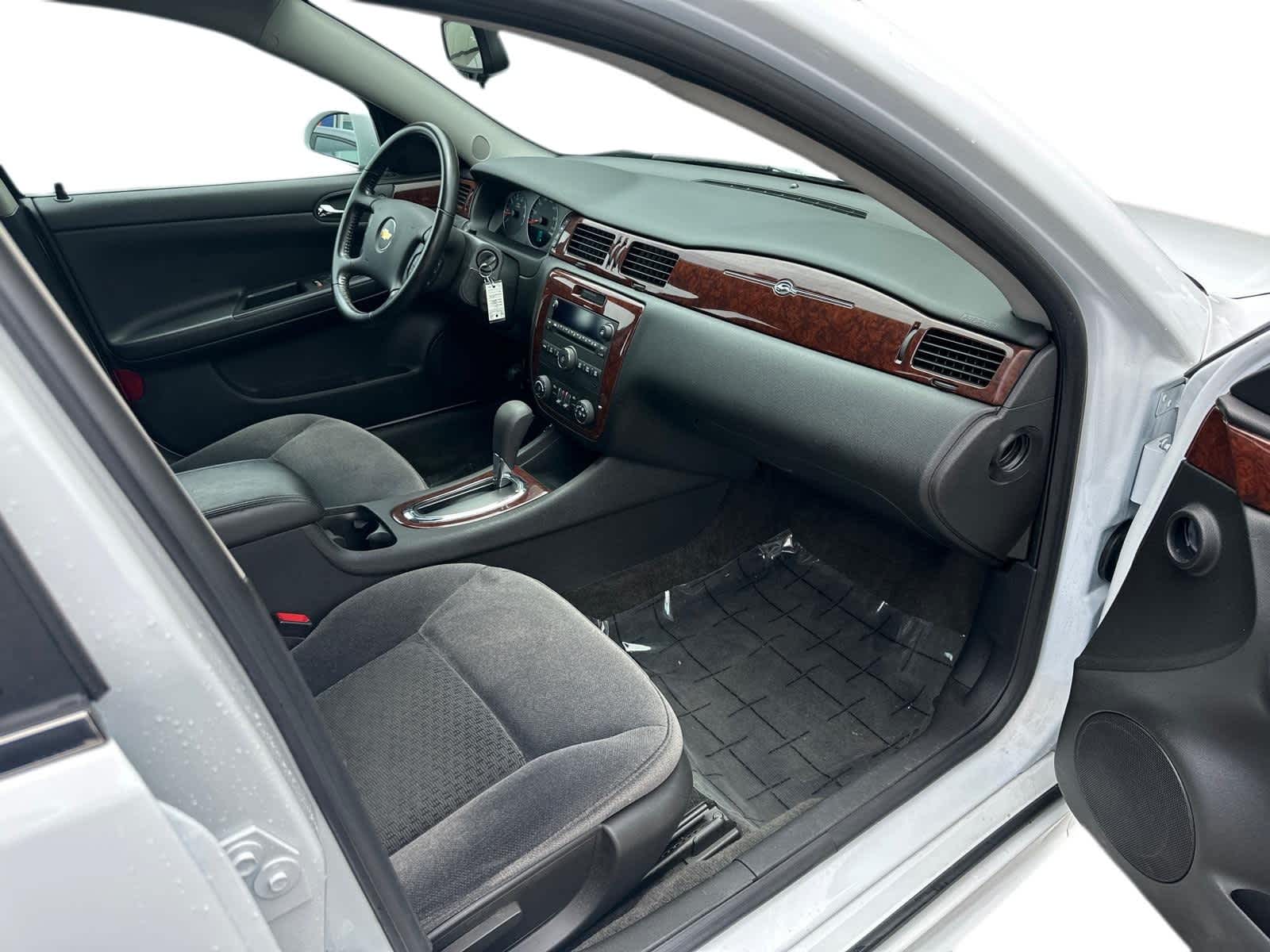 Thumbnail: 2011 Chevrolet Impala - 6