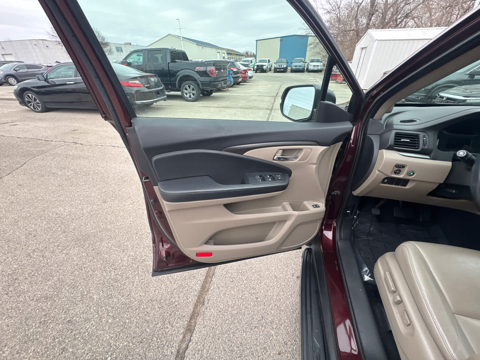 Thumbnail: 2016 Honda Pilot - 15