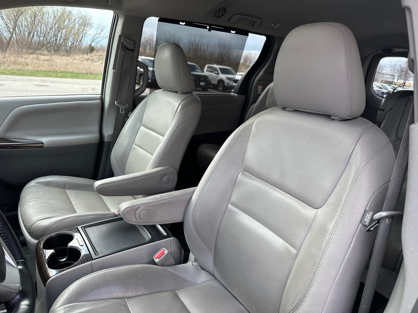 2015 Toyota Sienna XLE 21
