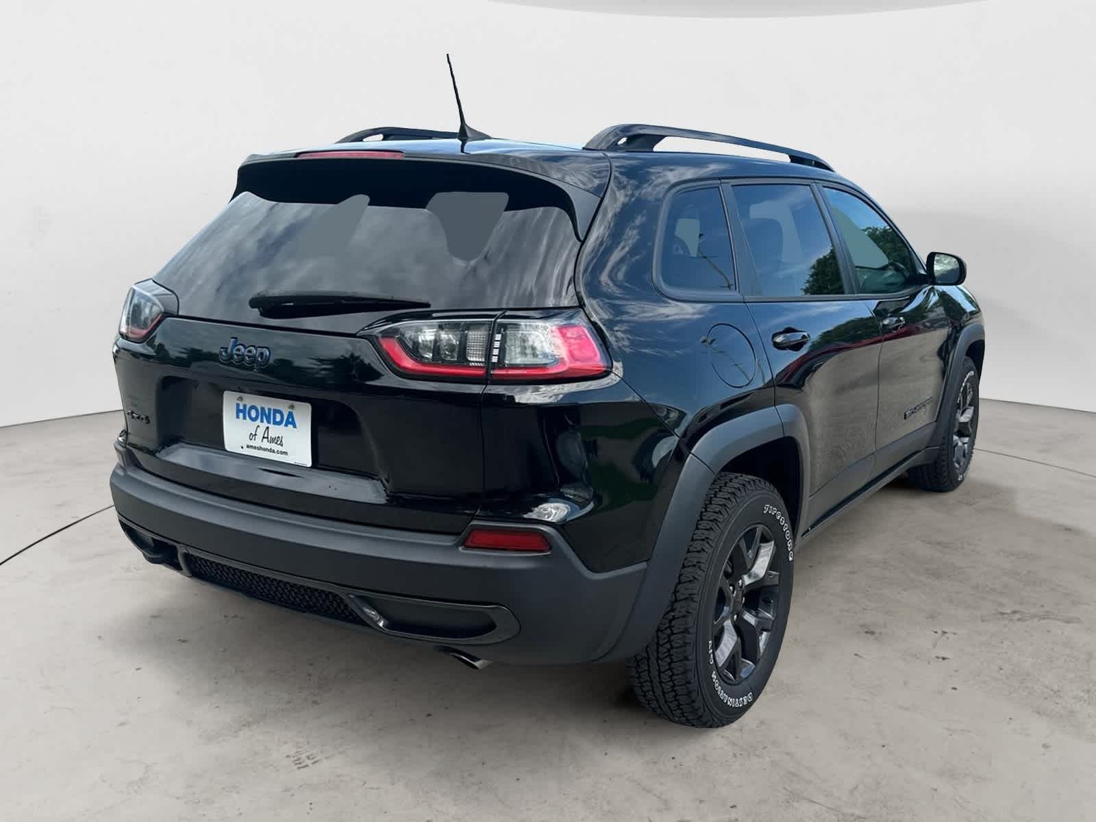 Thumbnail: 2020 Jeep Cherokee - 3