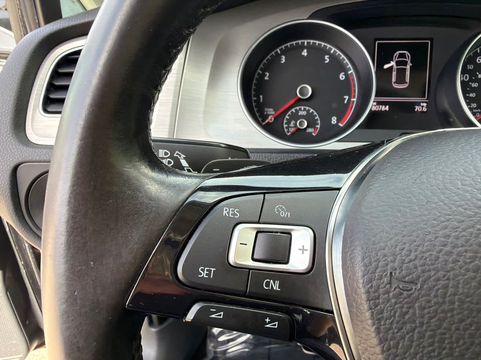 Thumbnail: 2016 Volkswagen Golf - 16