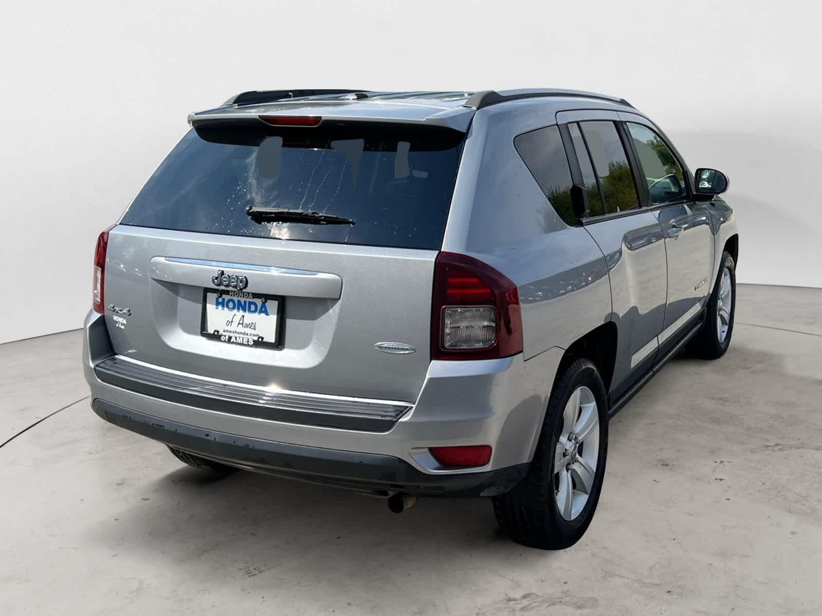 2017 Jeep Compass Latitude photo 2