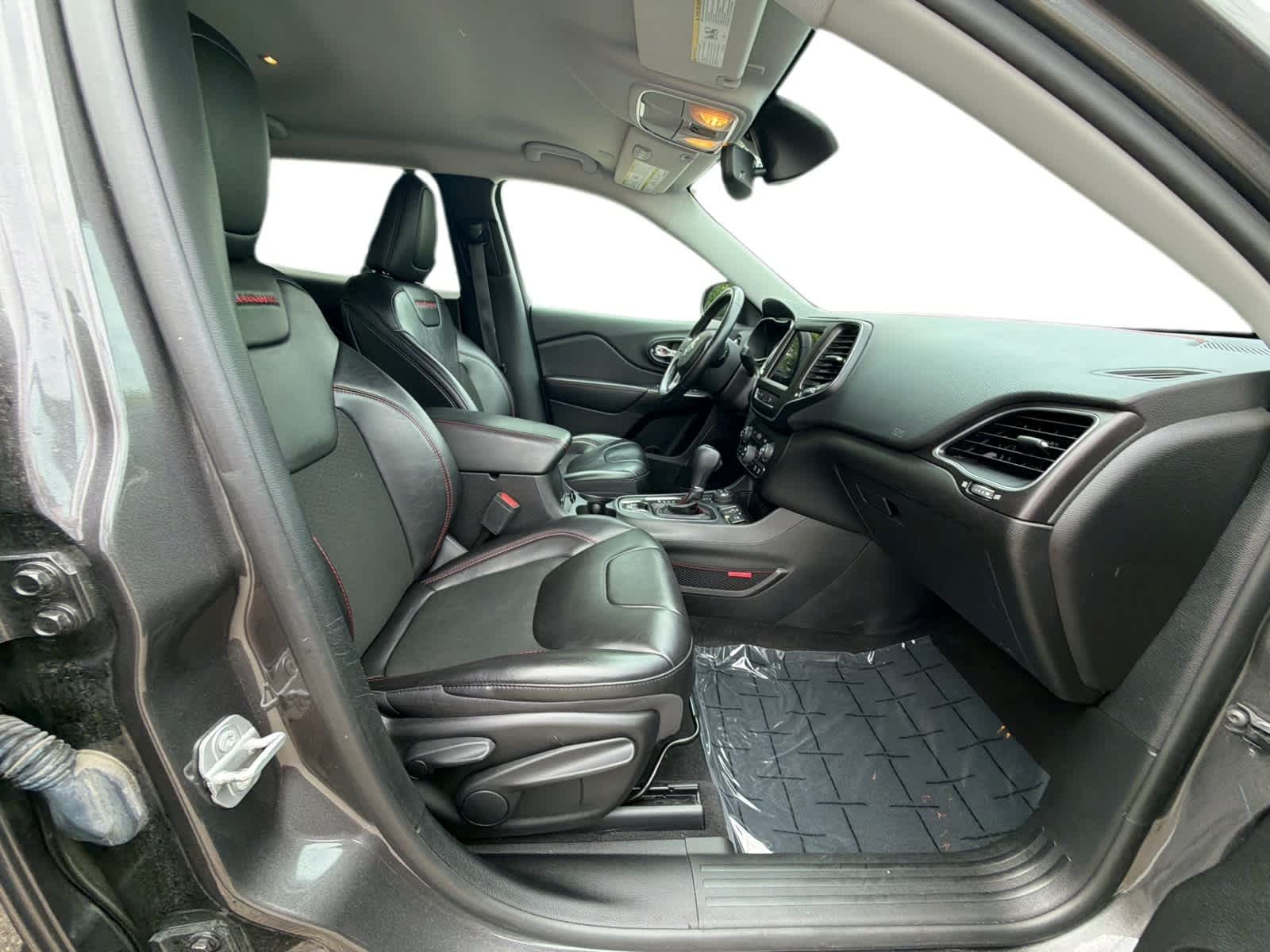 Thumbnail: 2021 Jeep Cherokee - 8