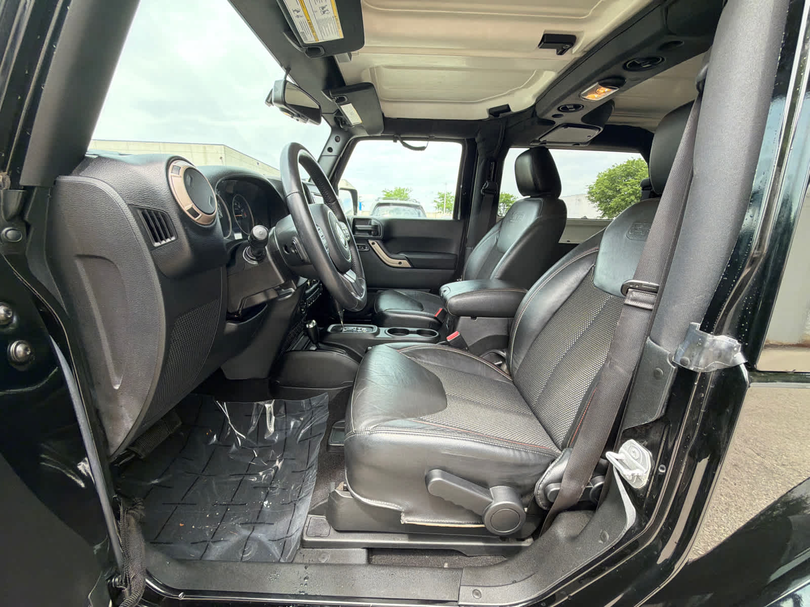 Thumbnail: 2016 Jeep Wrangler - 13
