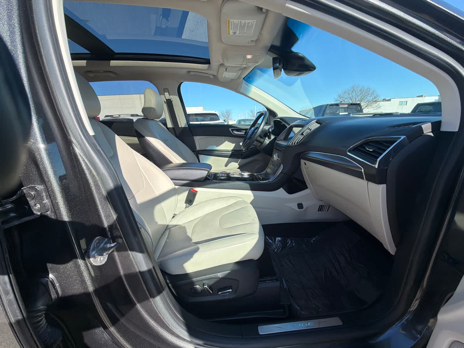 Thumbnail: 2019 Ford Edge - 8