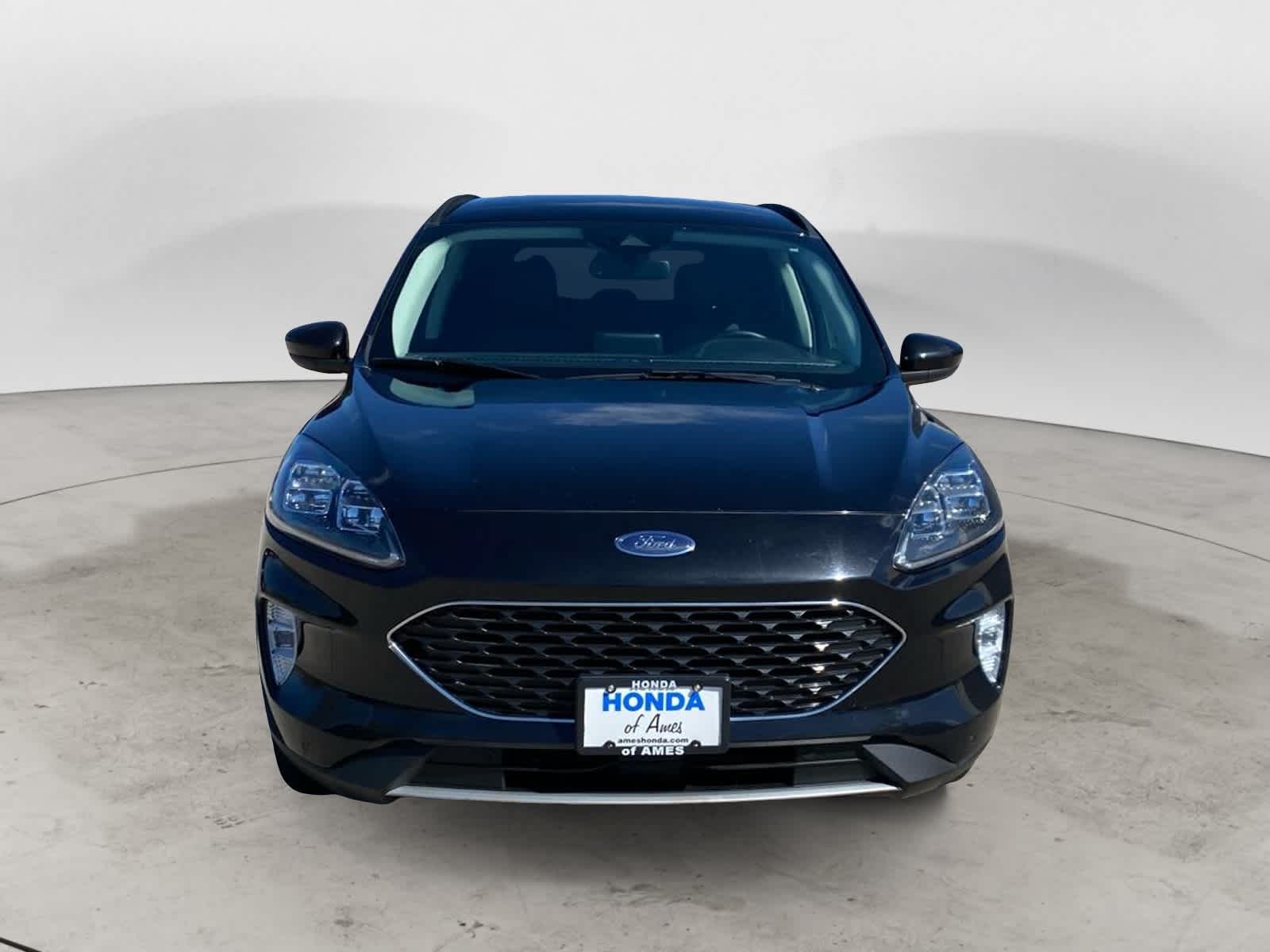 2022 Ford Escape Titanium photo 2