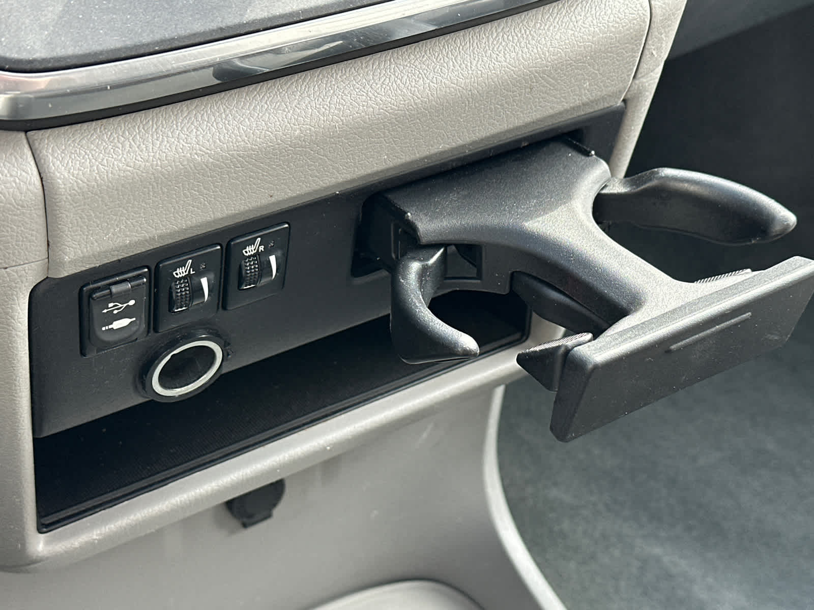 2015 Toyota Sienna XLE 17