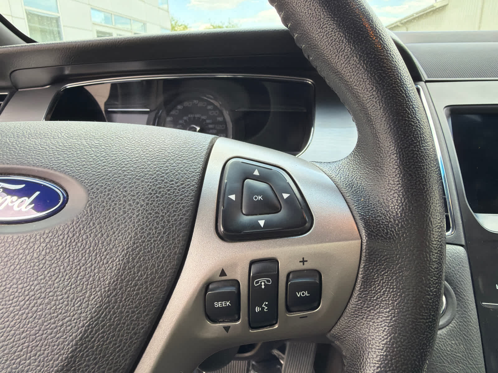 Thumbnail: 2016 Ford Taurus - 21