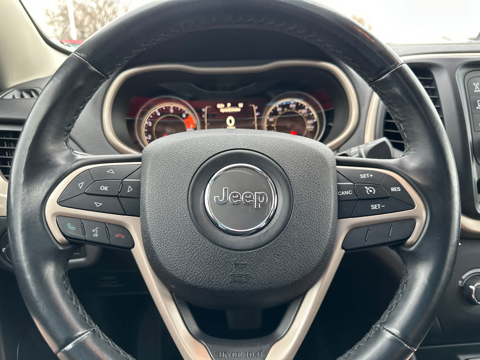 Thumbnail: 2017 Jeep Cherokee - 18