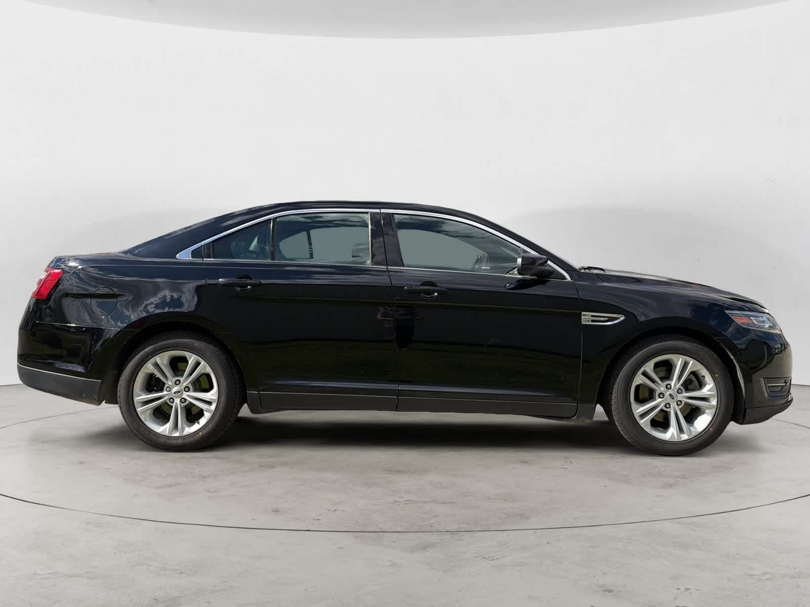 Thumbnail: 2016 Ford Taurus - 5